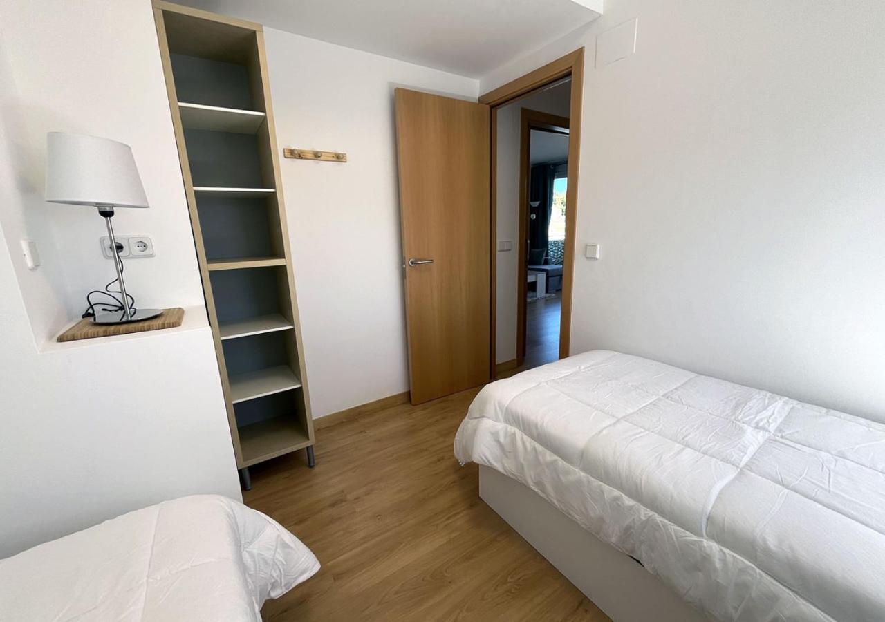 Apartment 2-bedroom Brand New Steps From The Llanca