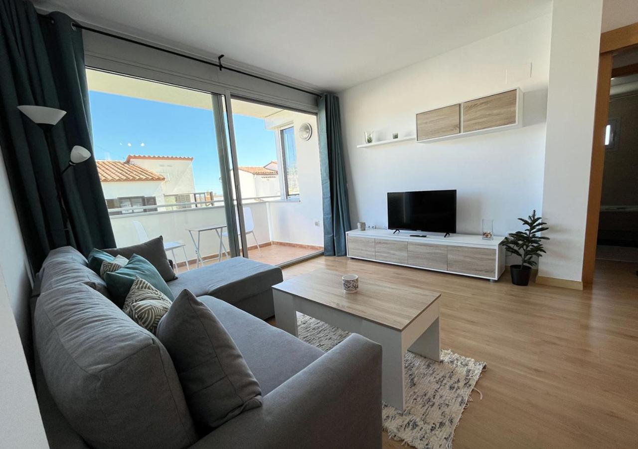 Apartment 2-bedroom Brand New Steps From The Llanca