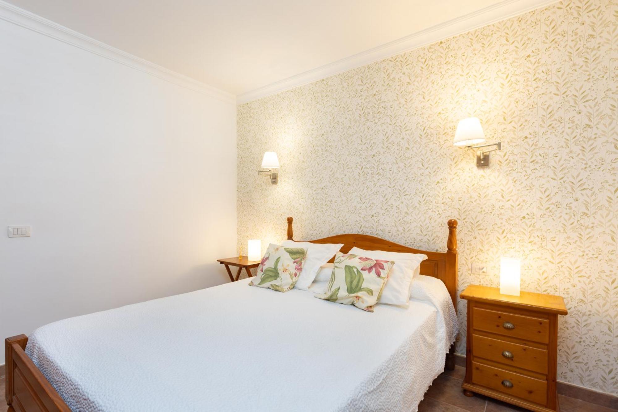 Home2book Cozy With Communal Pool, El Poris *