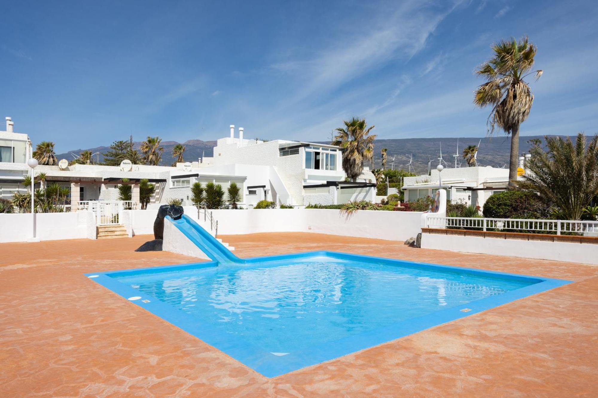 Home2book Cozy With Communal Pool, El Poris