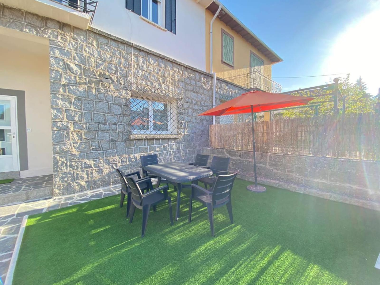 Casa Con Jardin Gatos Сasa de vacaciones Las Navas del Marqués