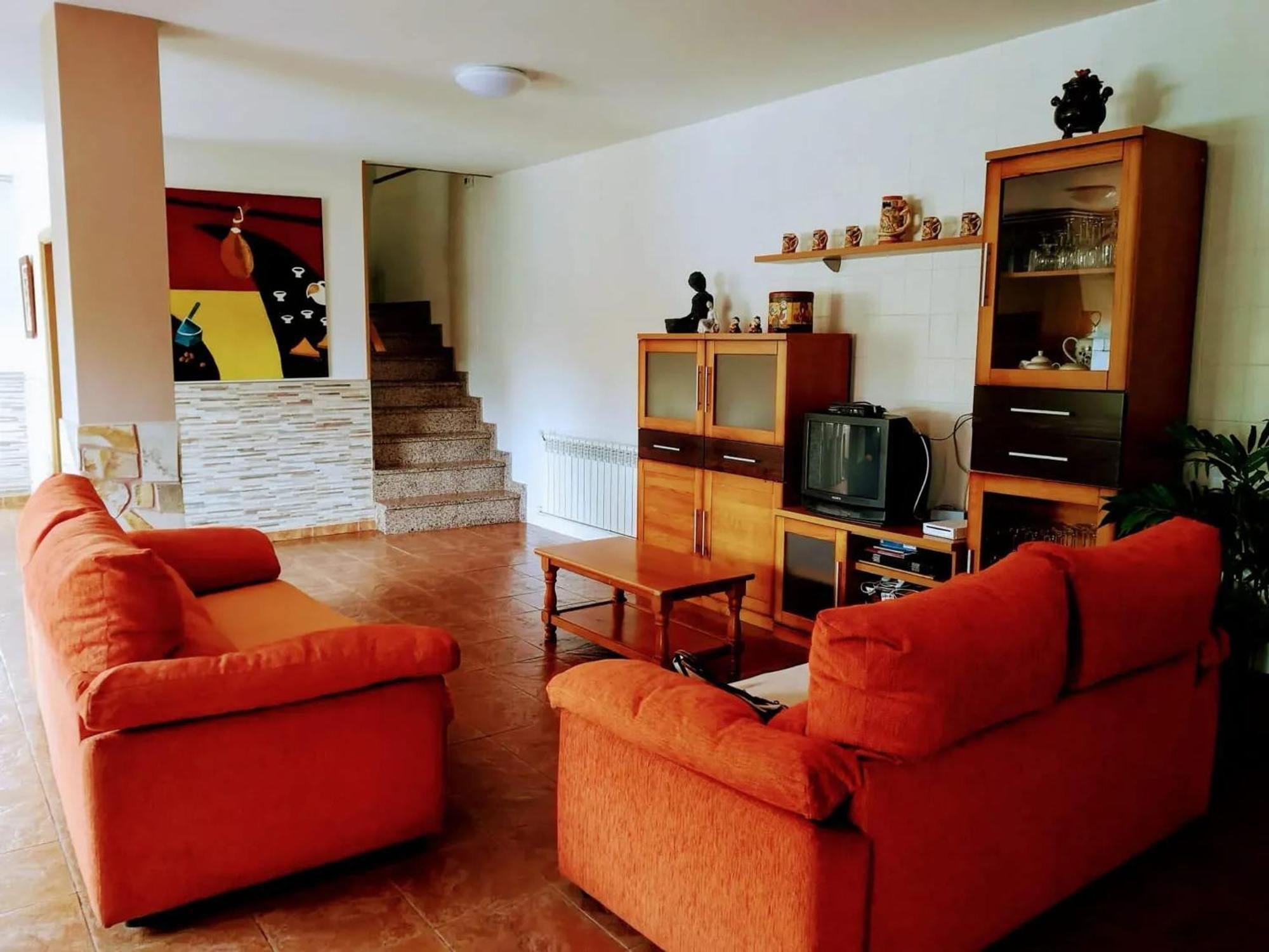 Сasa de vacaciones Spacious House With Garden In - Family-friendly *