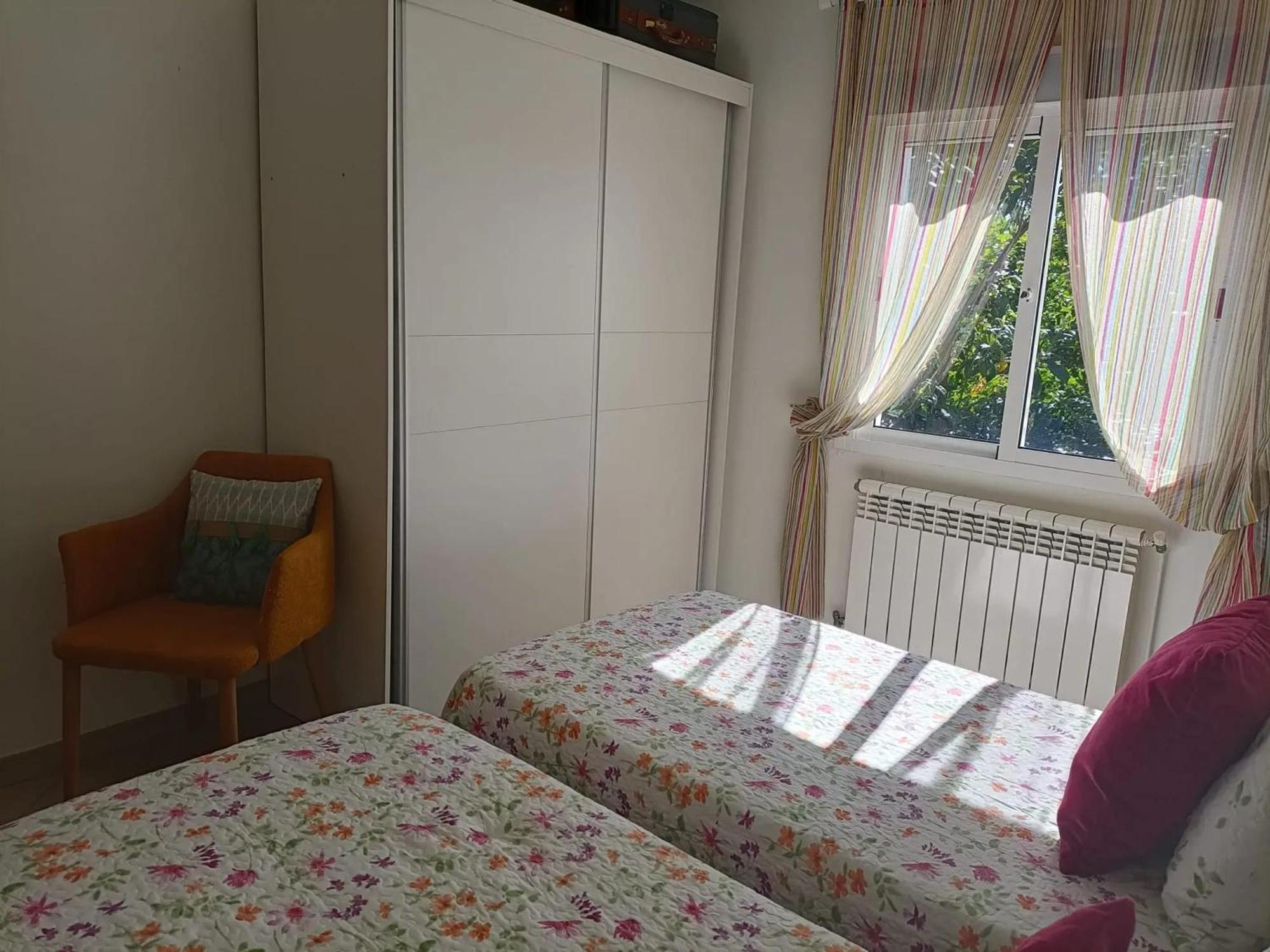 Сasa de vacaciones Spacious House With Garden In - Family-friendly