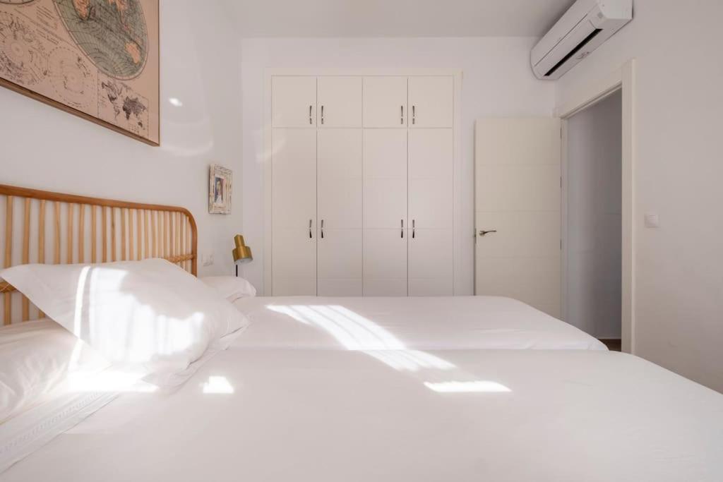 Apartamento Frente Al Mar, Luminoso Y Amplio. Almuñécar