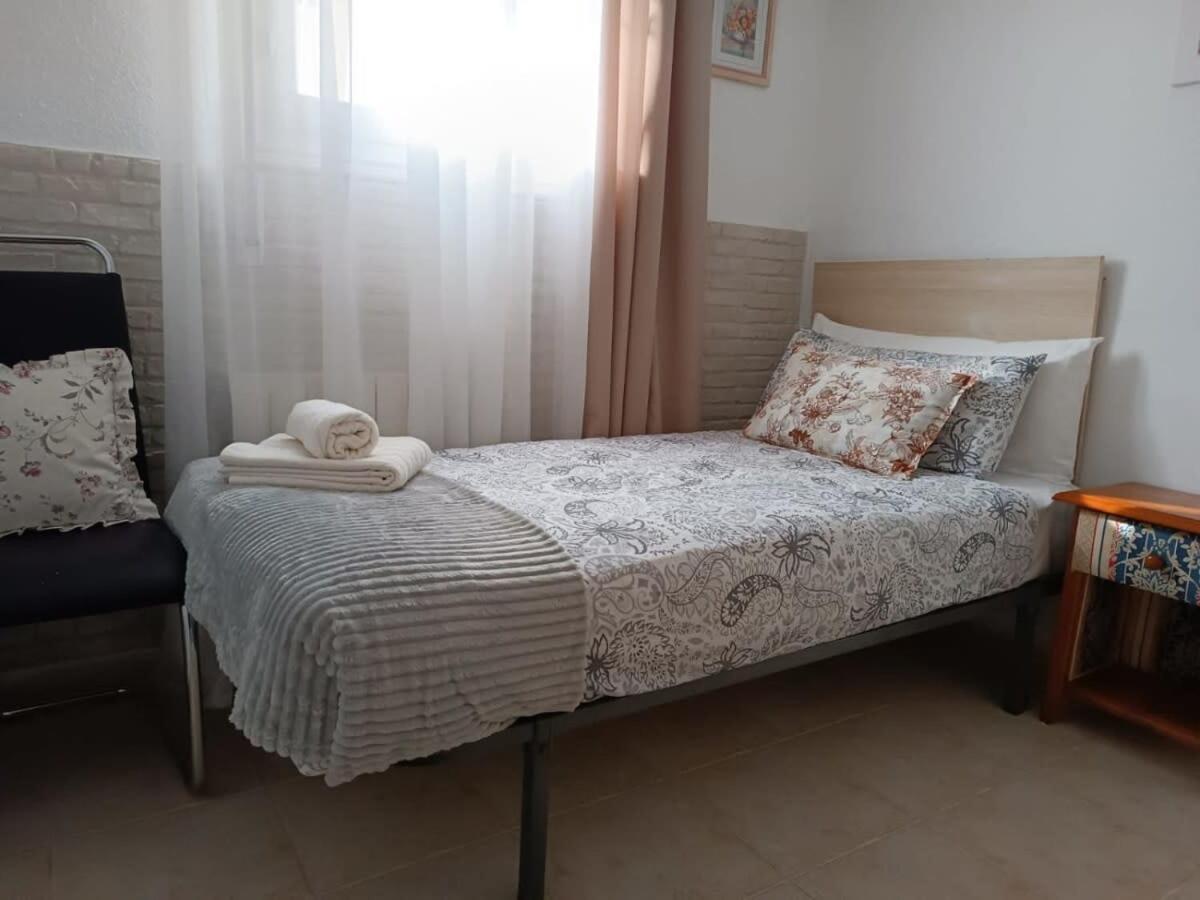 Quaint Ground Floor With Pool Lb1