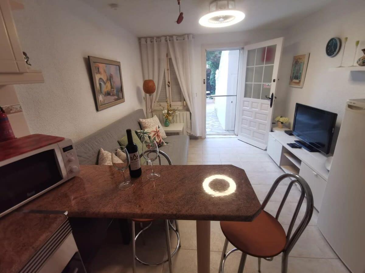 Quaint Ground Floor With Pool Lb1 Apartment *