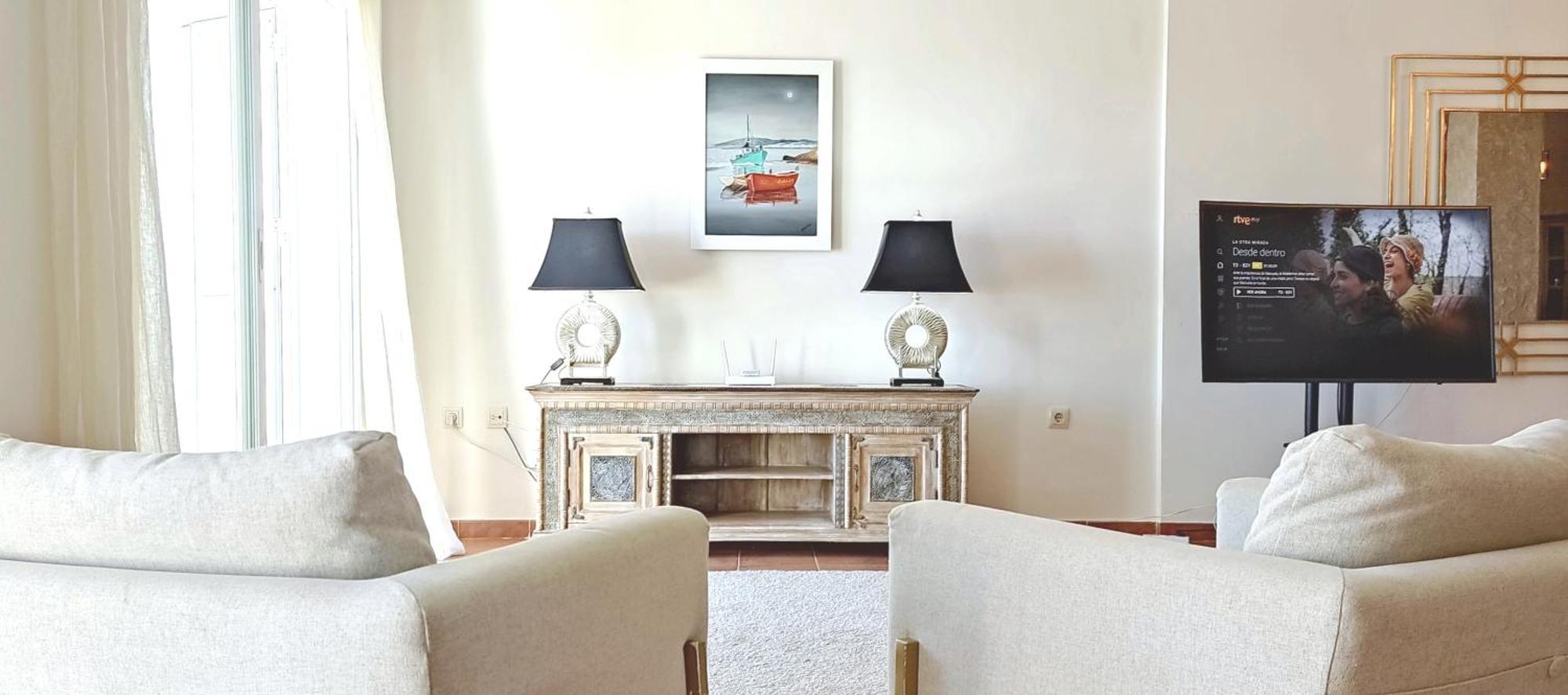 Сasa de vacaciones Stylish 3 Bedroom, 2 Bath With Sun Terrace, Gorgeous Sea Views, Air Conditioning, Wi-fi & Communal Swimming Pool *