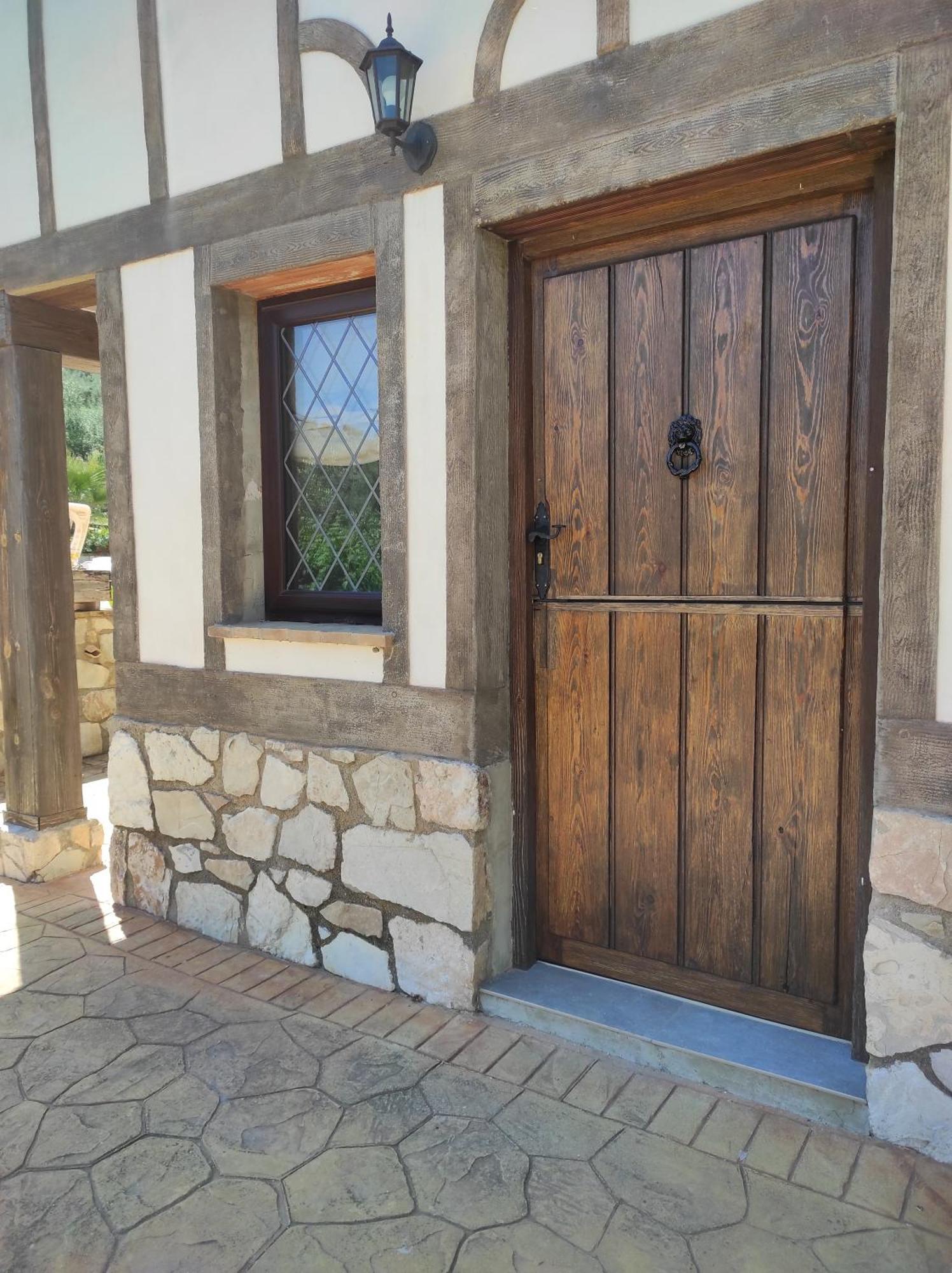 Marrojas, Secluded Tudor Country *