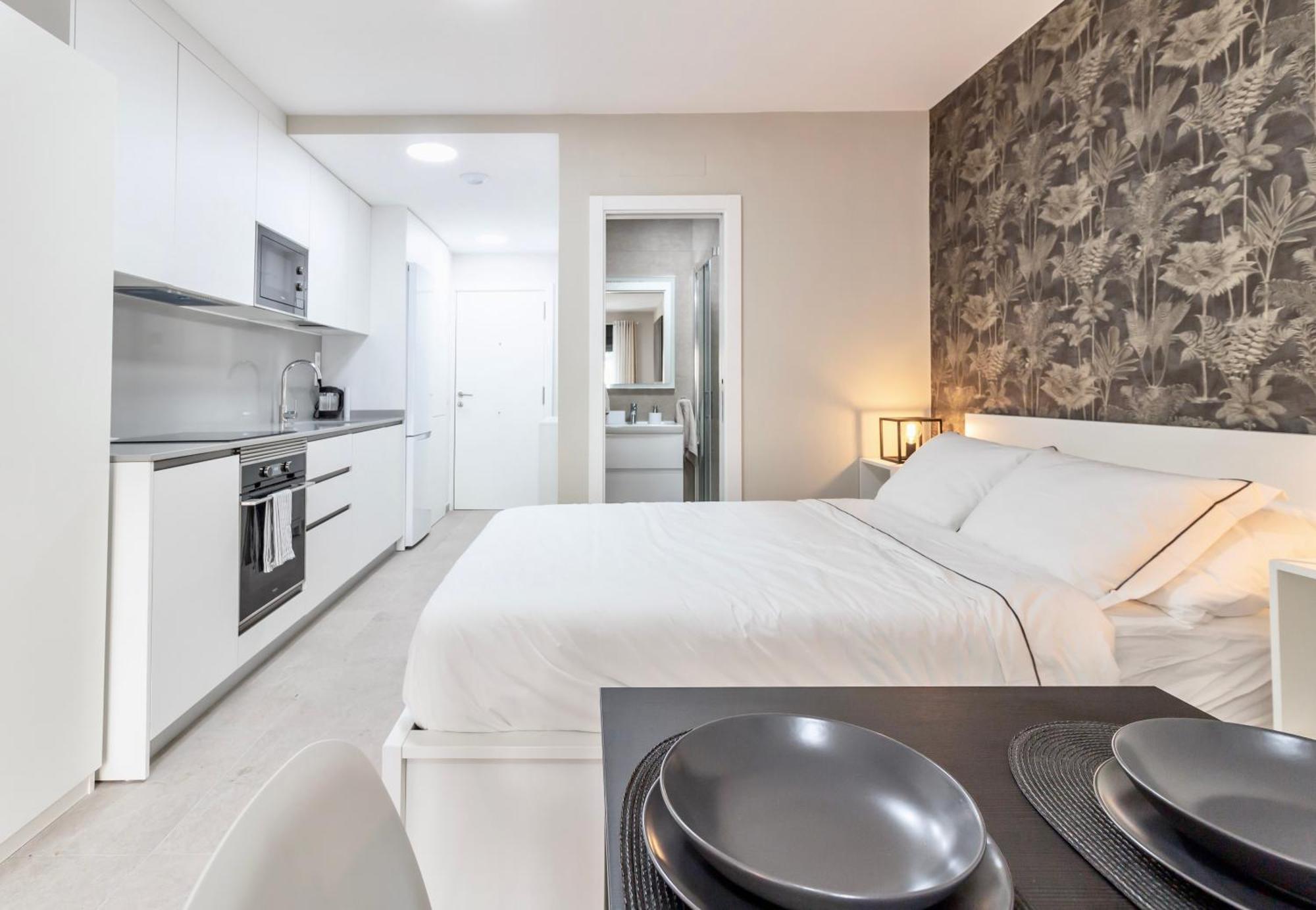 Apartment And Home, Canteras