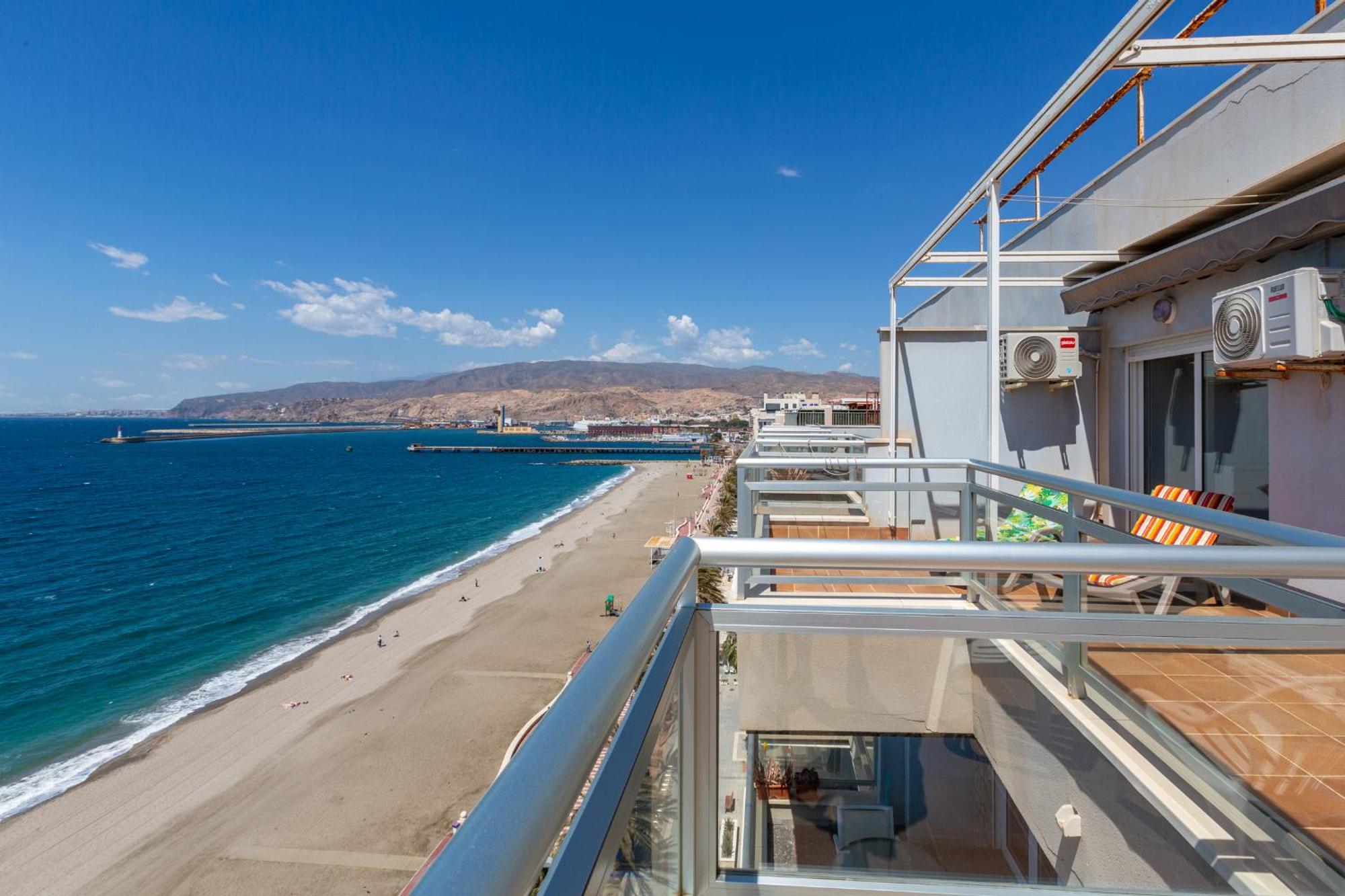 Apartamento Atico Con Garaje En 1º Linea De Playa