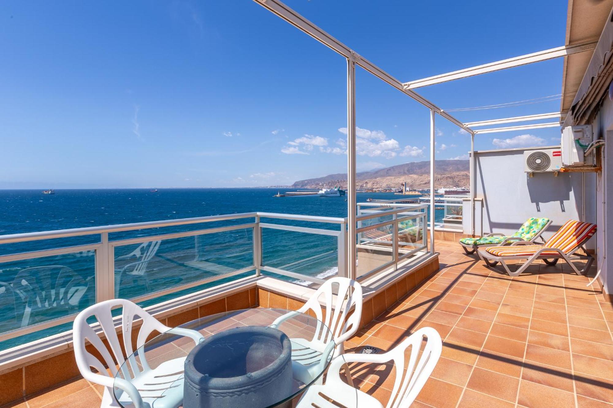 Apartamento Atico Con Garaje En 1º Linea De Playa *