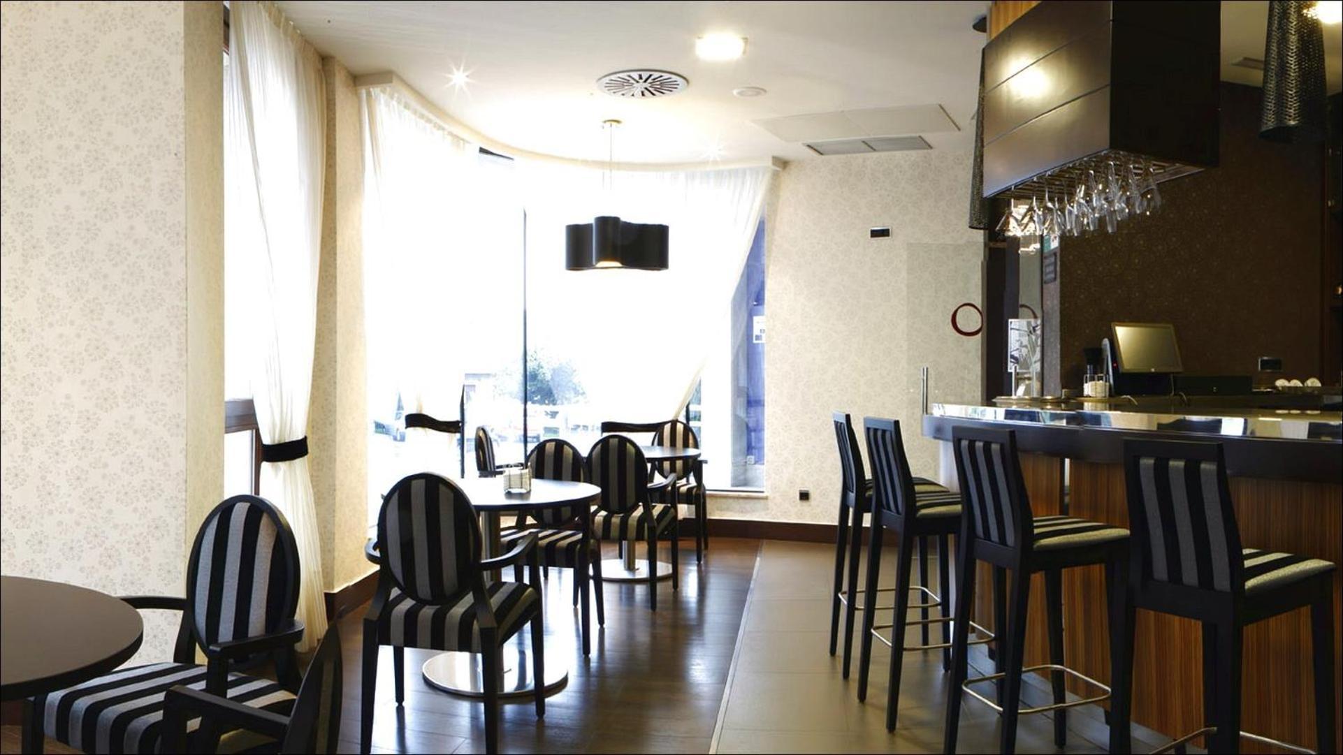 Blanco 4* Navia
