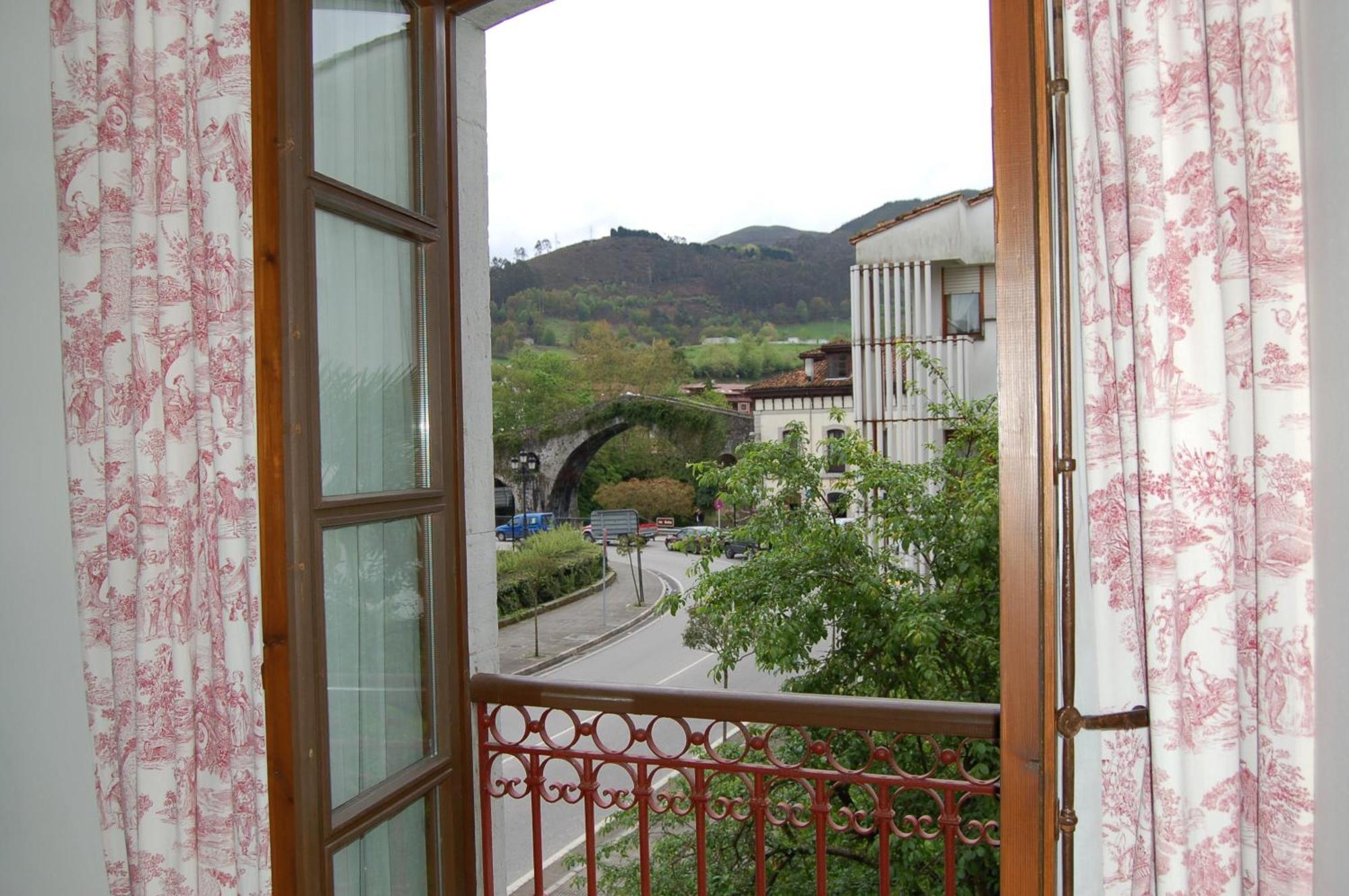 Hotel Puente 2*