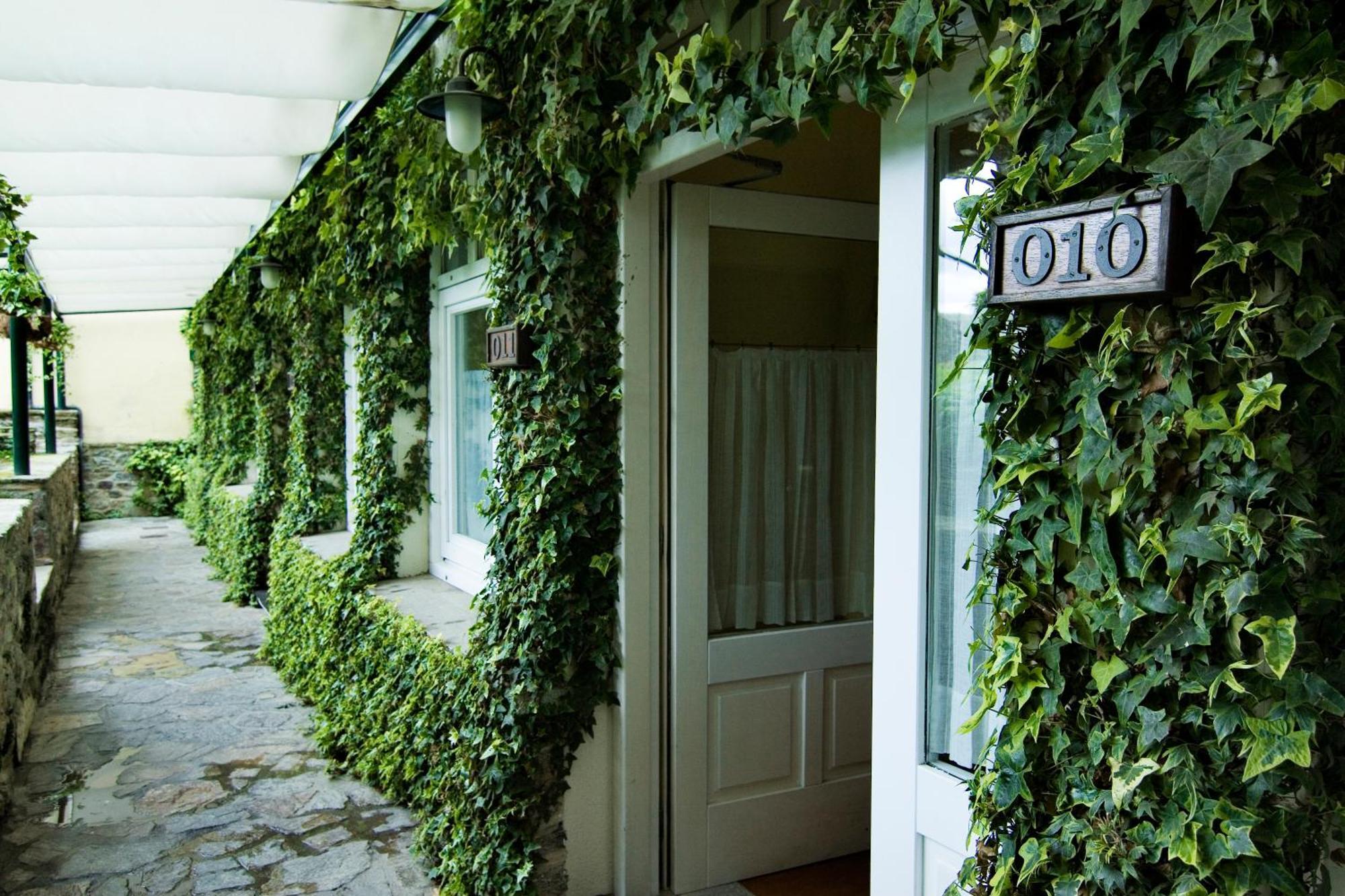Hotel Virxe Da Cerca By De Compostela 4*