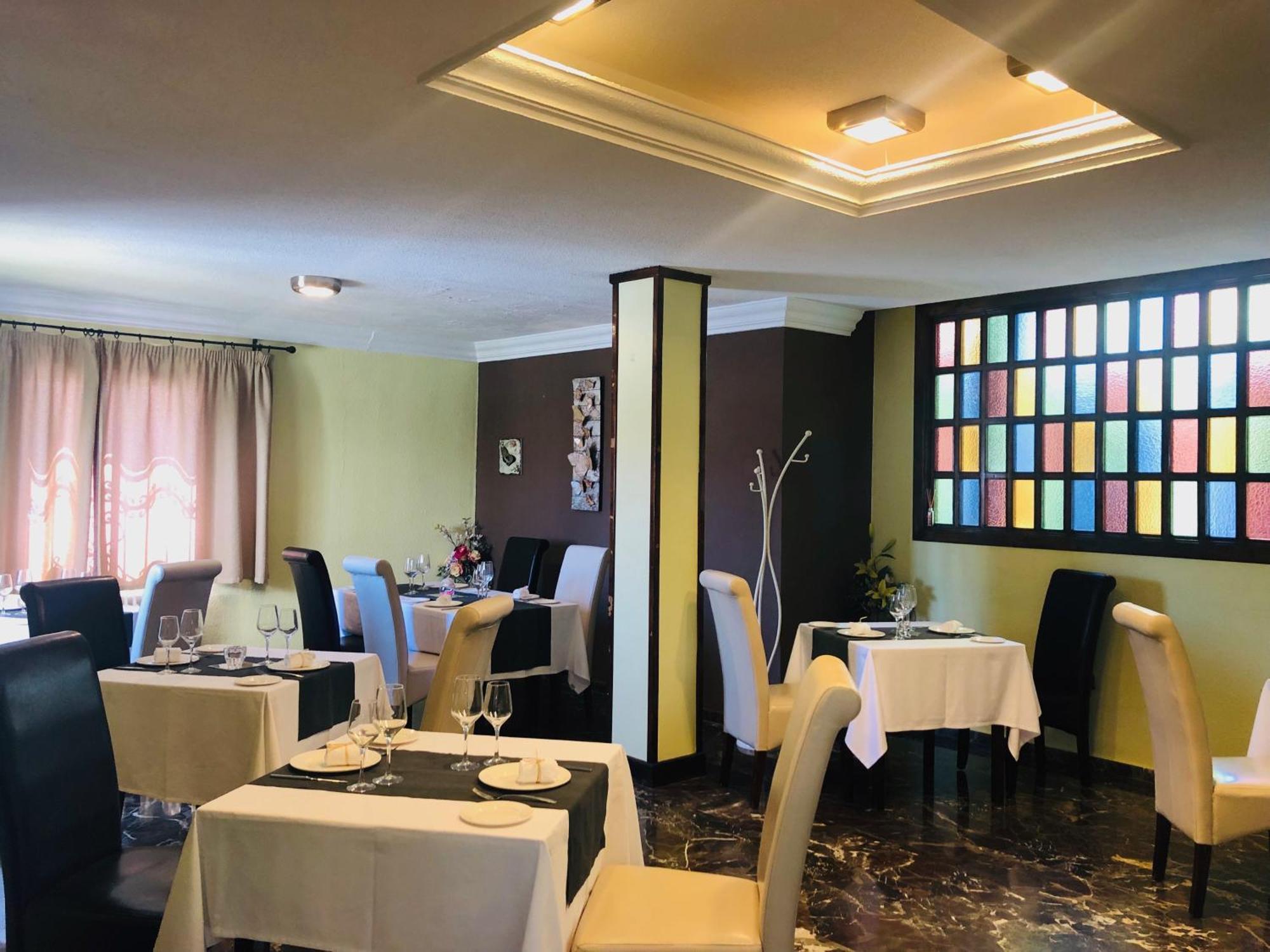 Hotel Puerta Nazarí 2*