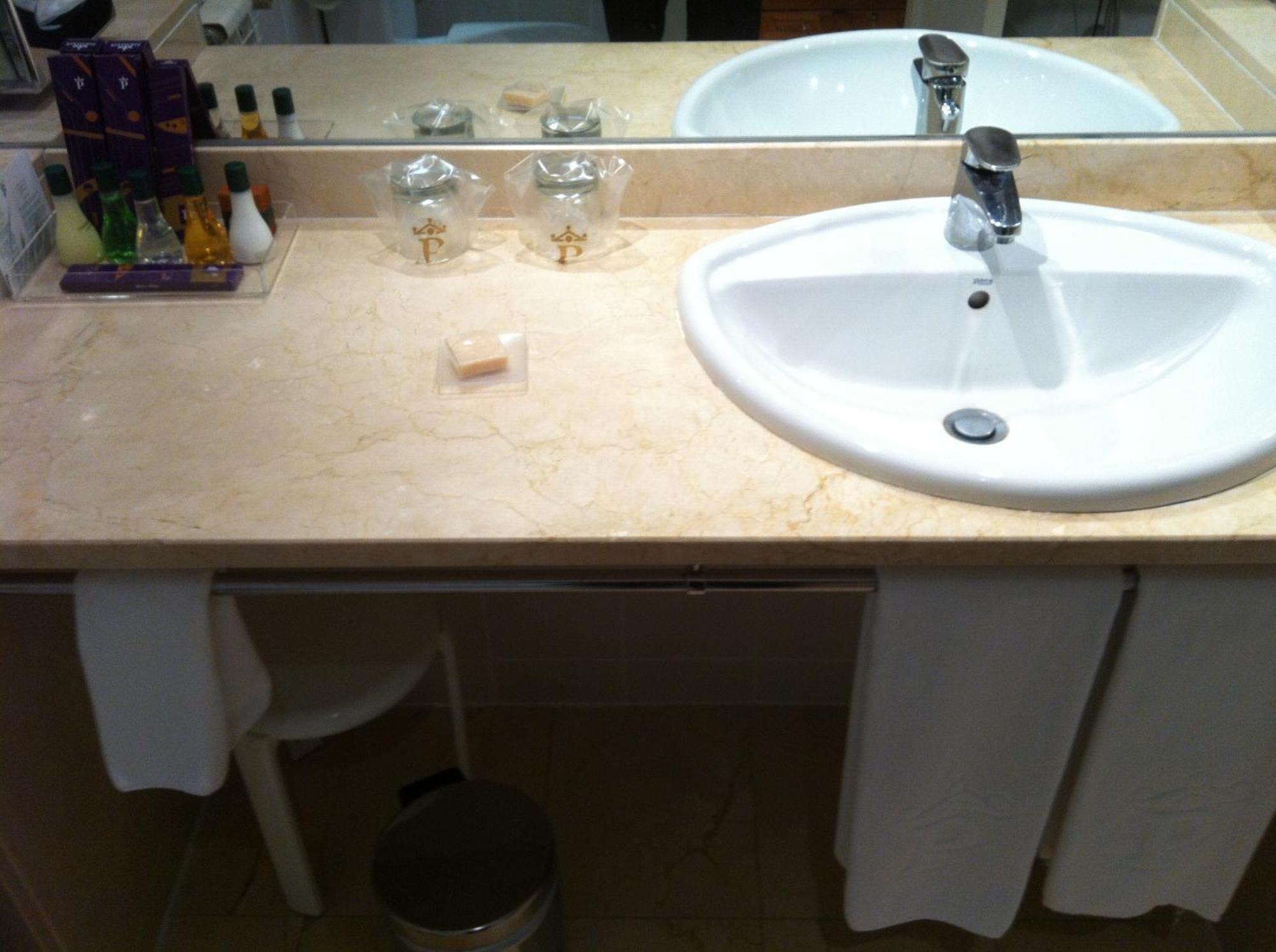 Hotel De 4*