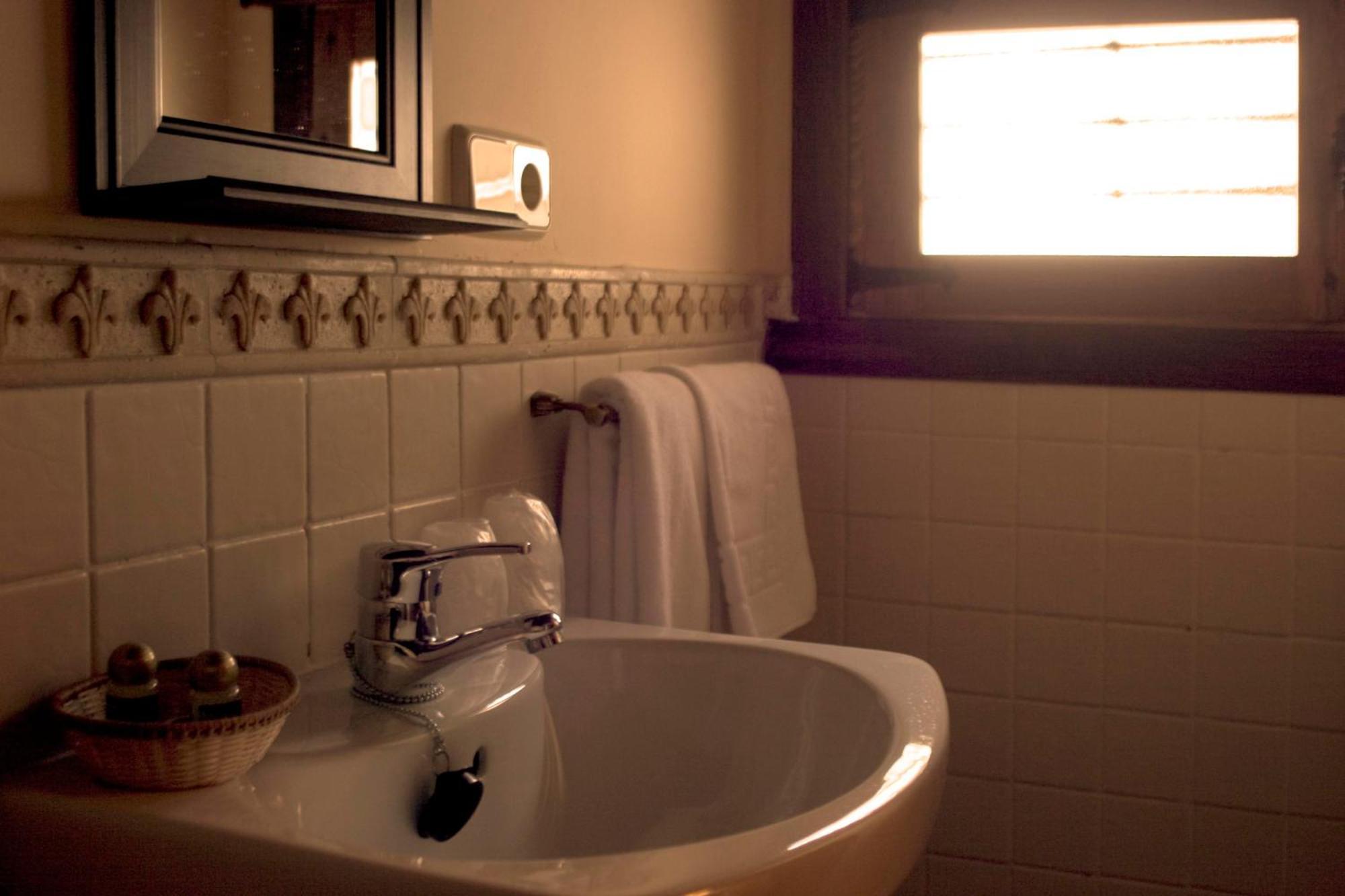 Guest house Hostal Alfonso XII By Toledo Ap Toledo