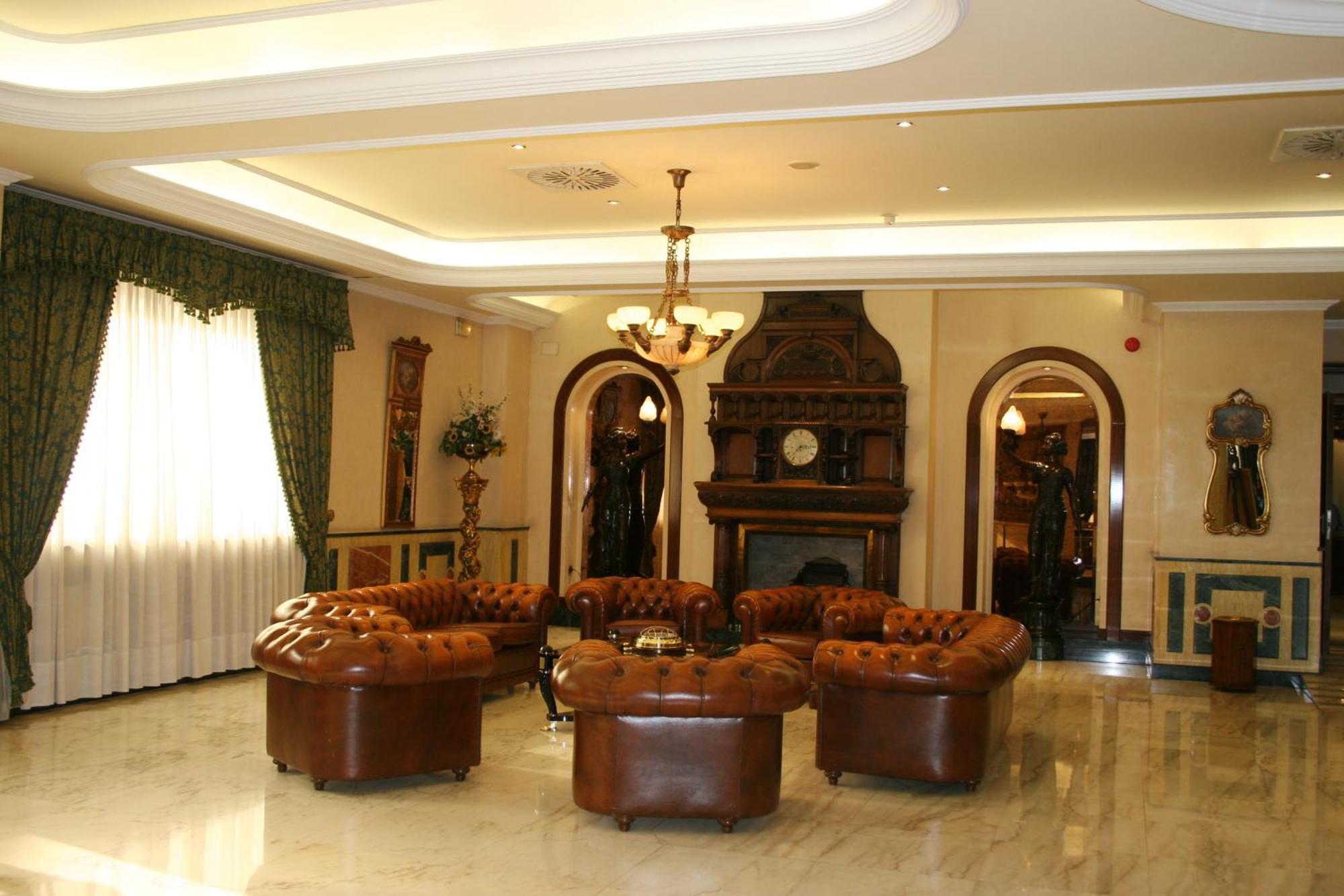 Hotel Infanta Cristina 4*