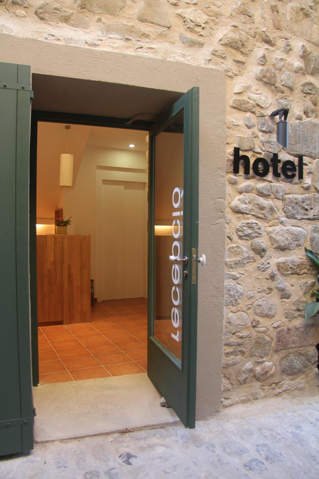 Hotel 3 Arcs 2*