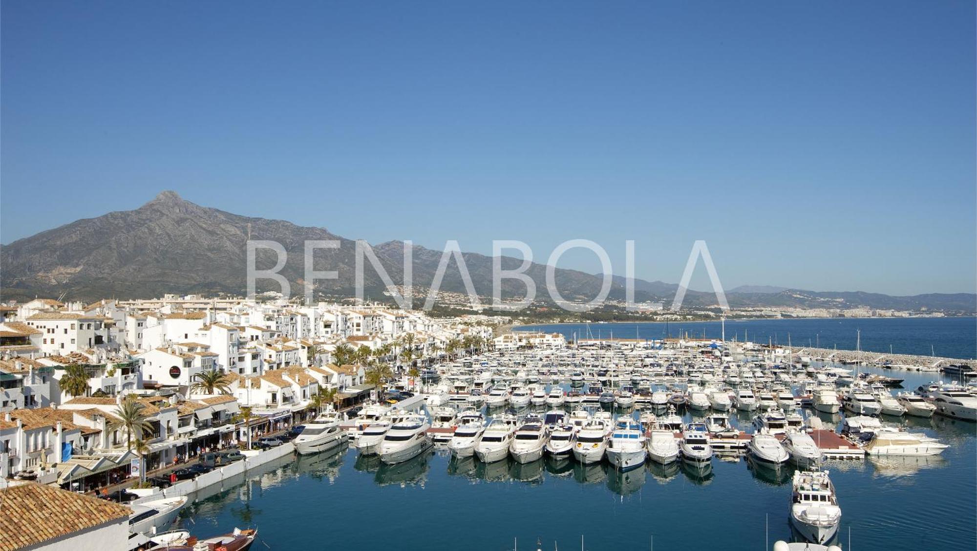 Aparthotel Benabola & 4*