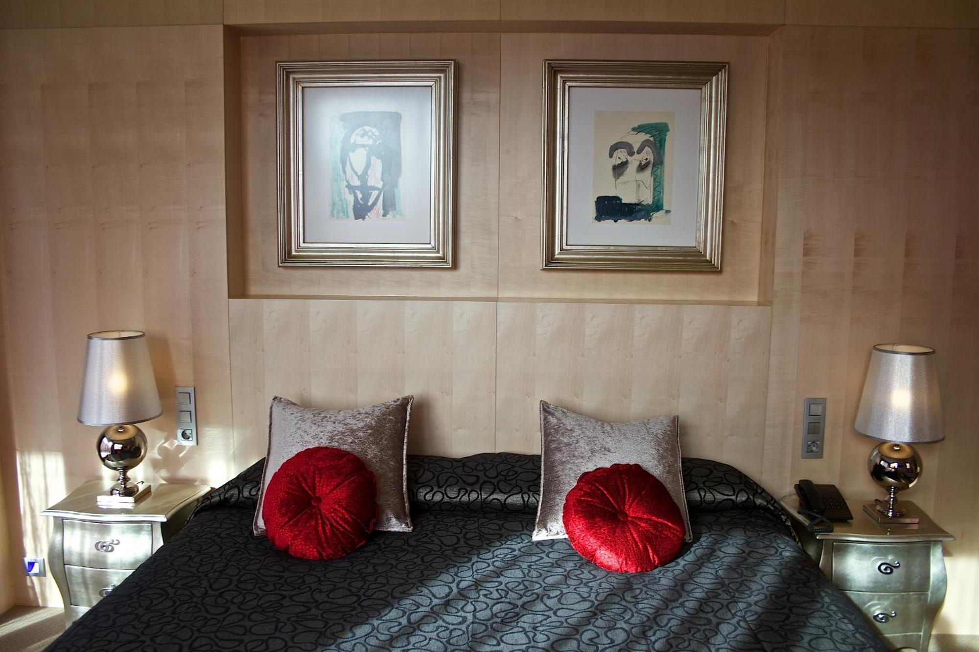 Hotel Mim & 4*