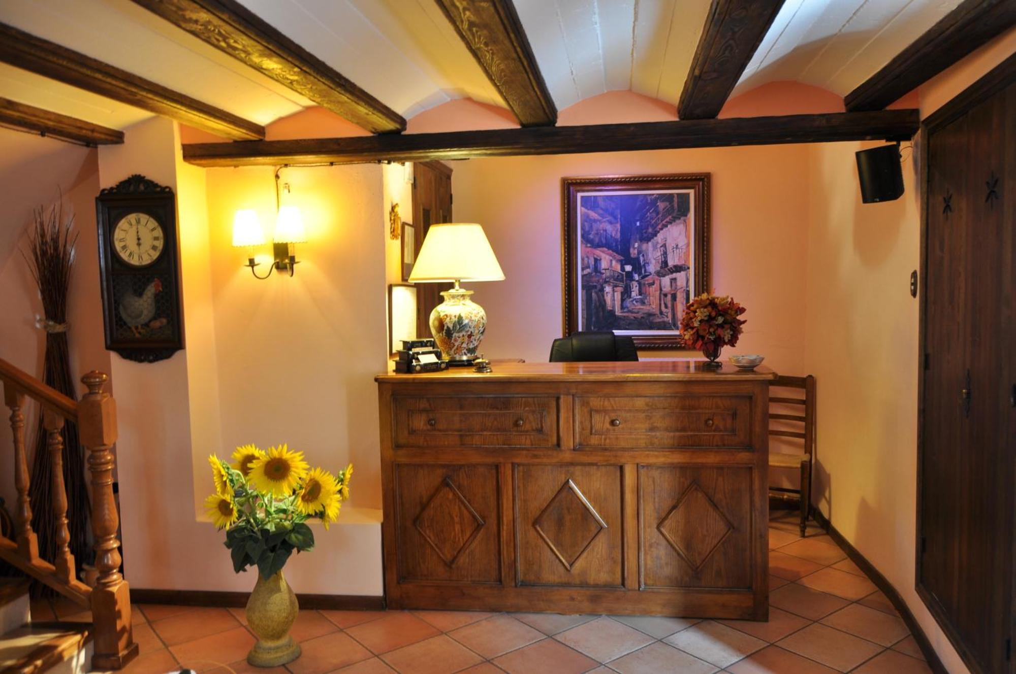 Hotel La Casa Del Abuelo 2*