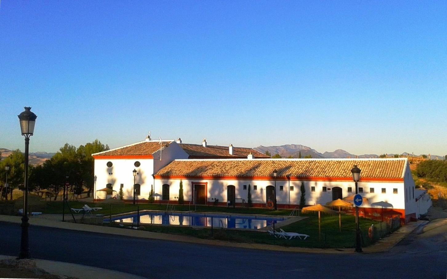Complejo Pueblo Blanco Olvera