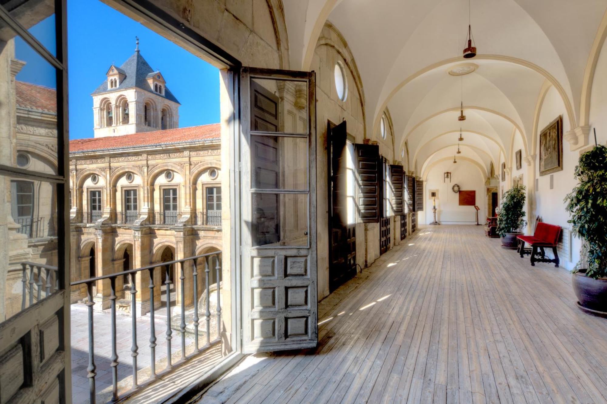Hotel Real Colegiata San Isidoro 3*