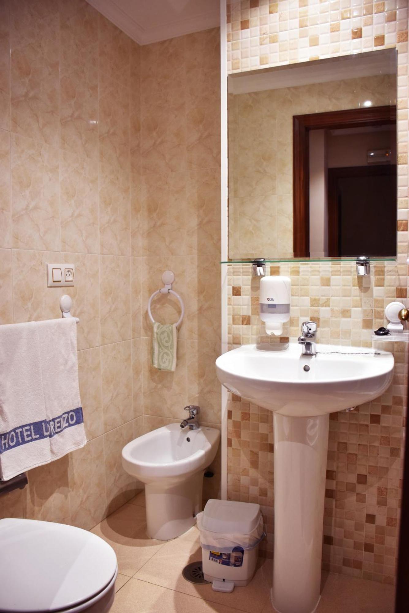 Hotel Lorenzo *