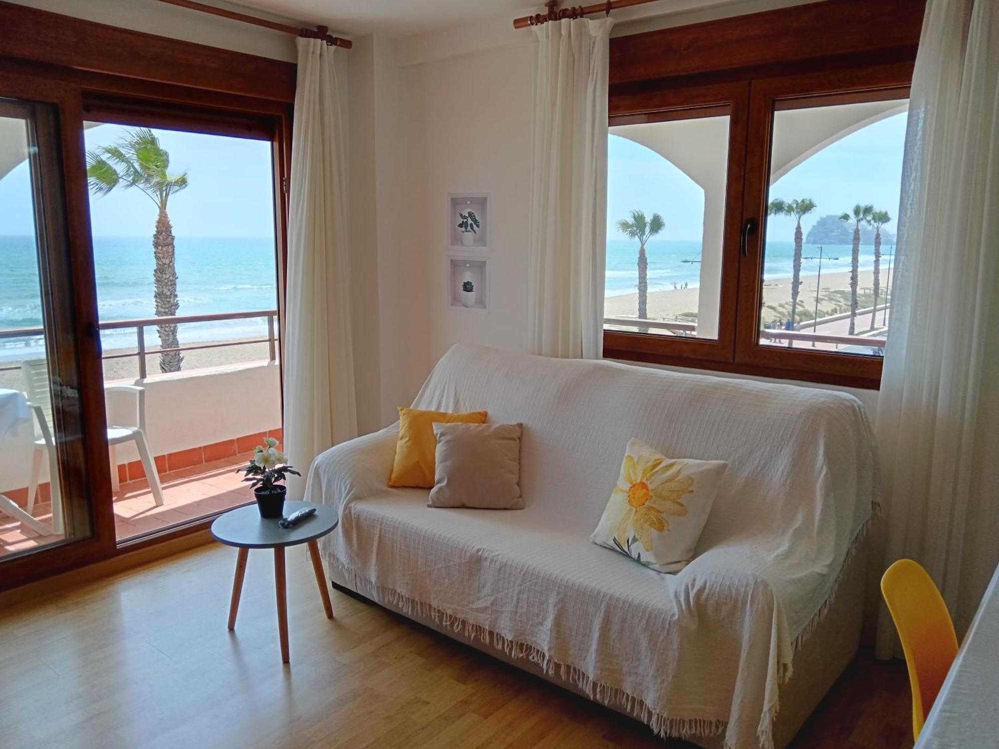 Apartamento En Primera Línea De Playa, Ada Benedicto Xiii, *