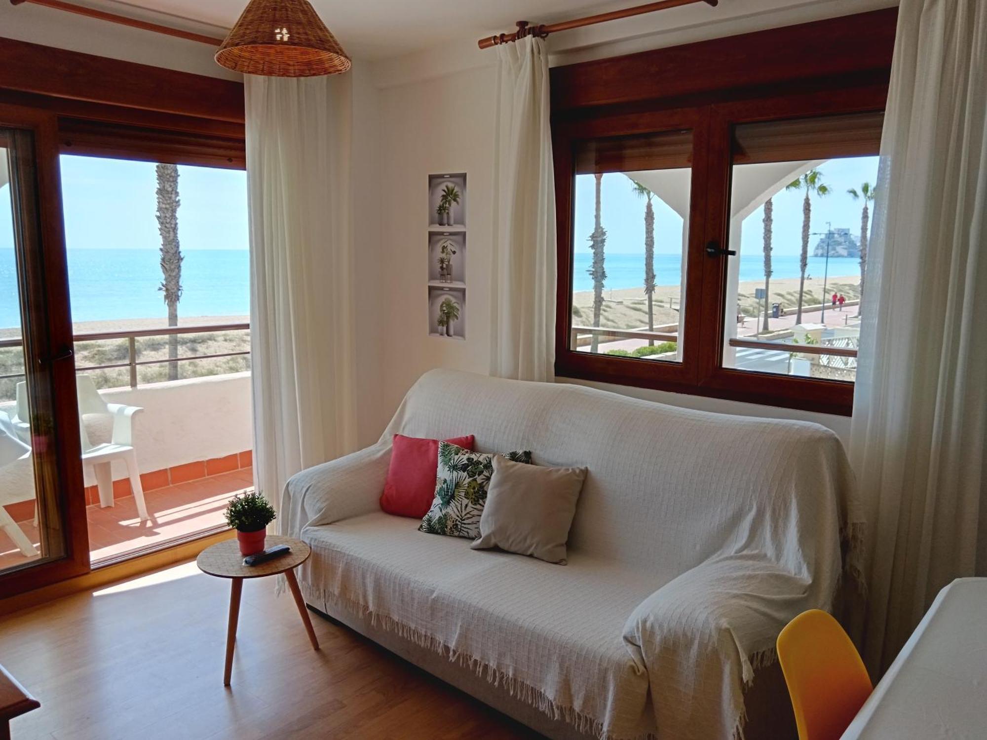Benedicto Xiii: Beachfront With Parking & Modern Amenities Peniscola