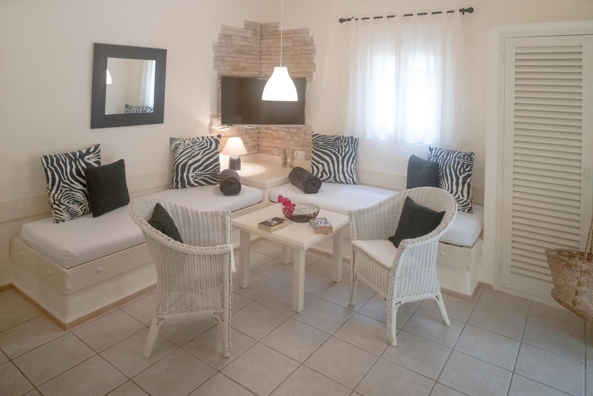 Casa Amarilla