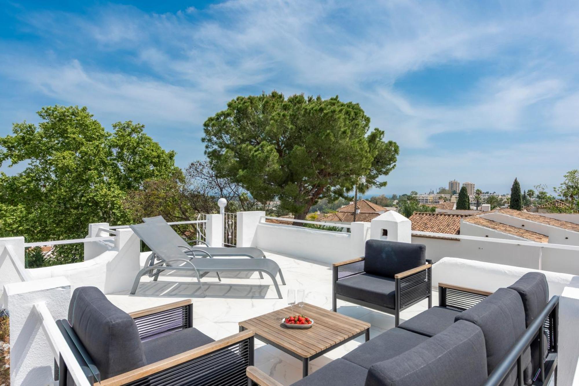Apartment Azahara 2, Contemporary Scandinavian Style Open Plan With 2 Terraces Marbella