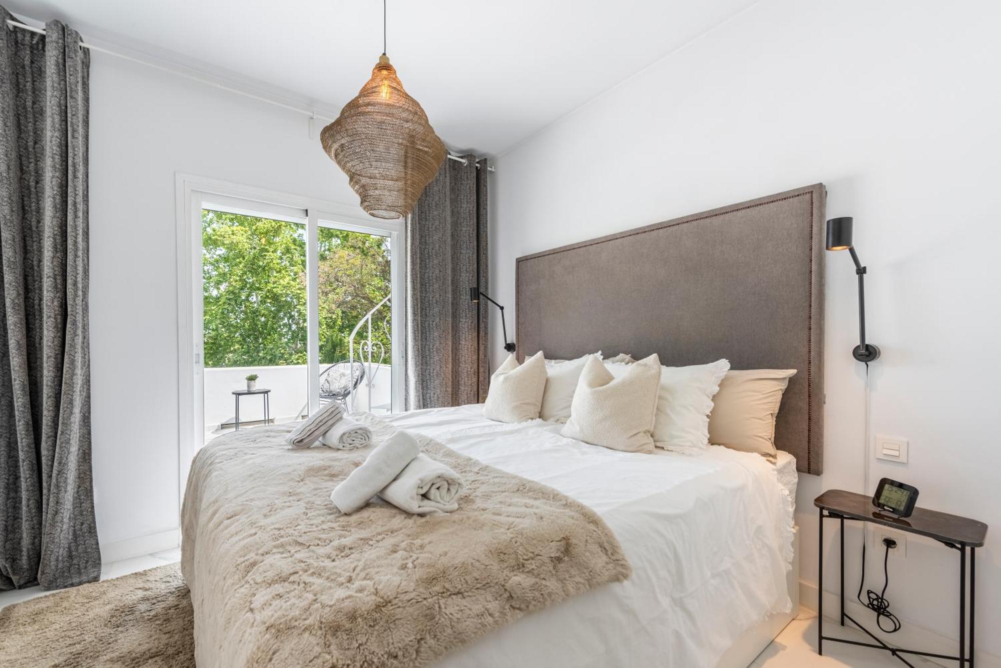Apartment Azahara 2, Contemporary Scandinavian Style Open Plan With 2 Terraces *