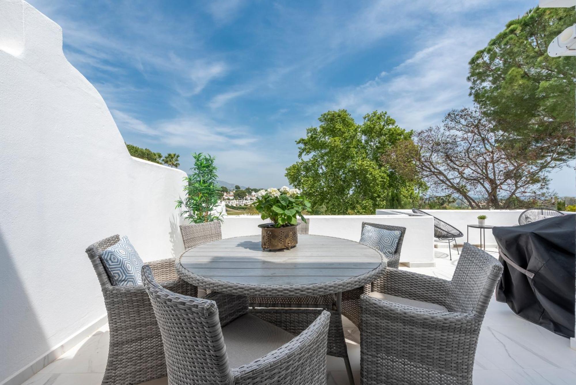 Apartment Azahara 2, Contemporary Scandinavian Style Open Plan With 2 Terraces Marbella