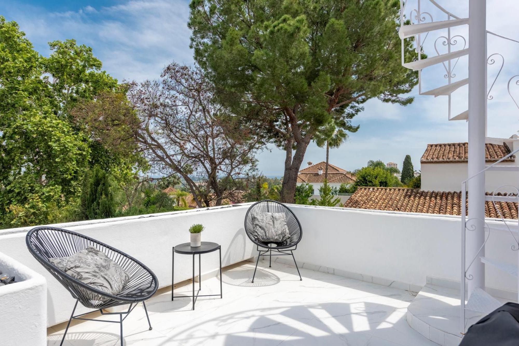Apartment Azahara 2, Contemporary Scandinavian Style Open Plan With 2 Terraces *