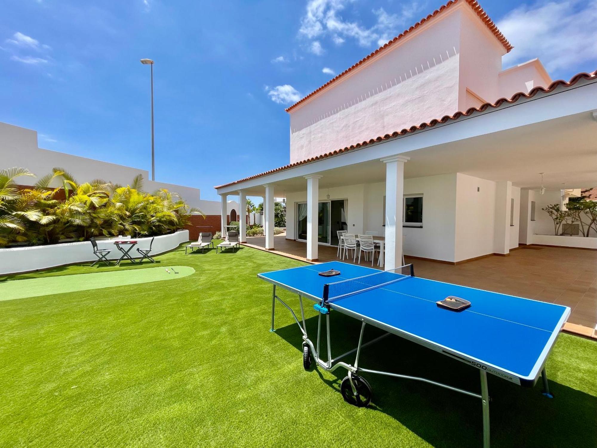 Amorio A Spacious Modern Getaway With A Private Heated Pool & Sea Views Costa Adeje (Tenerife)