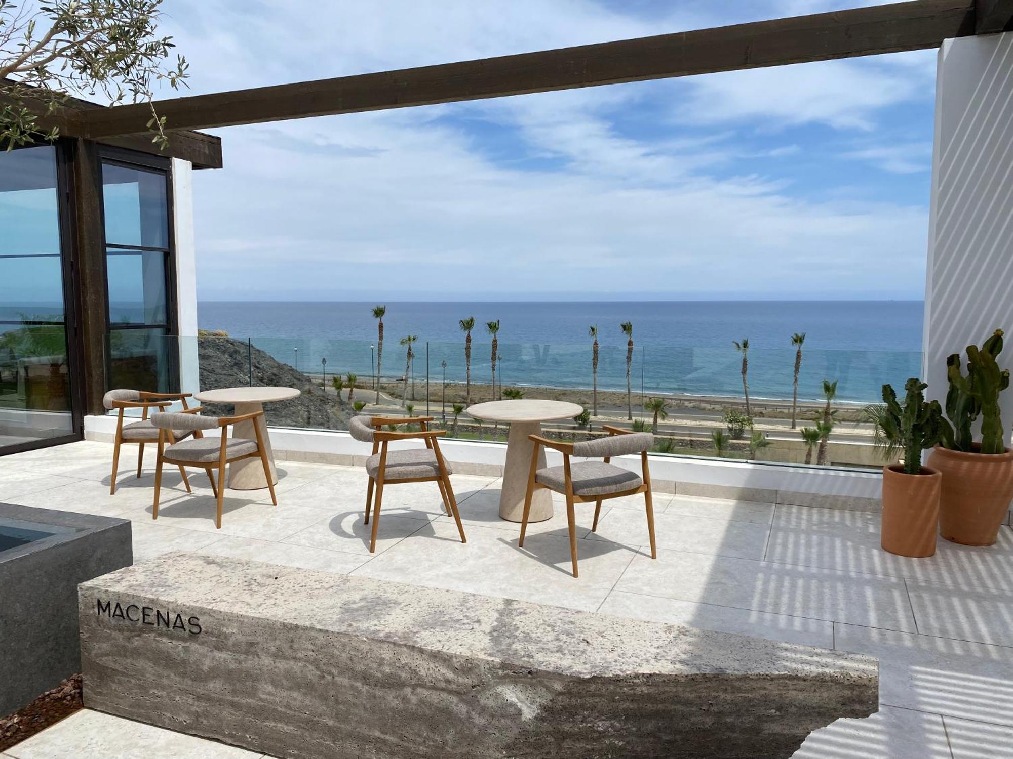 Spectacular Aprt. In Front Of The Sea