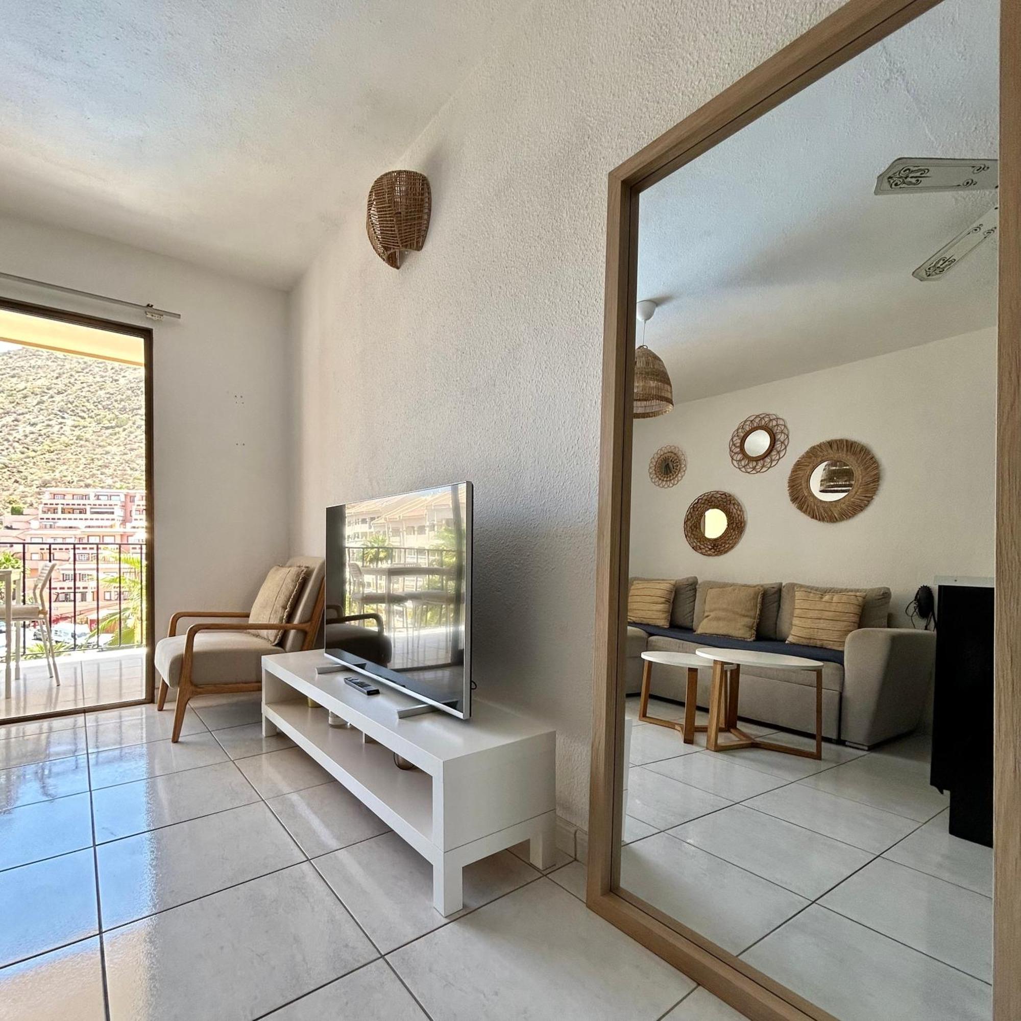 Apartment Pool View 2 Bed Duplex In Castle Harbourc204 Los Cristianos (Tenerife)