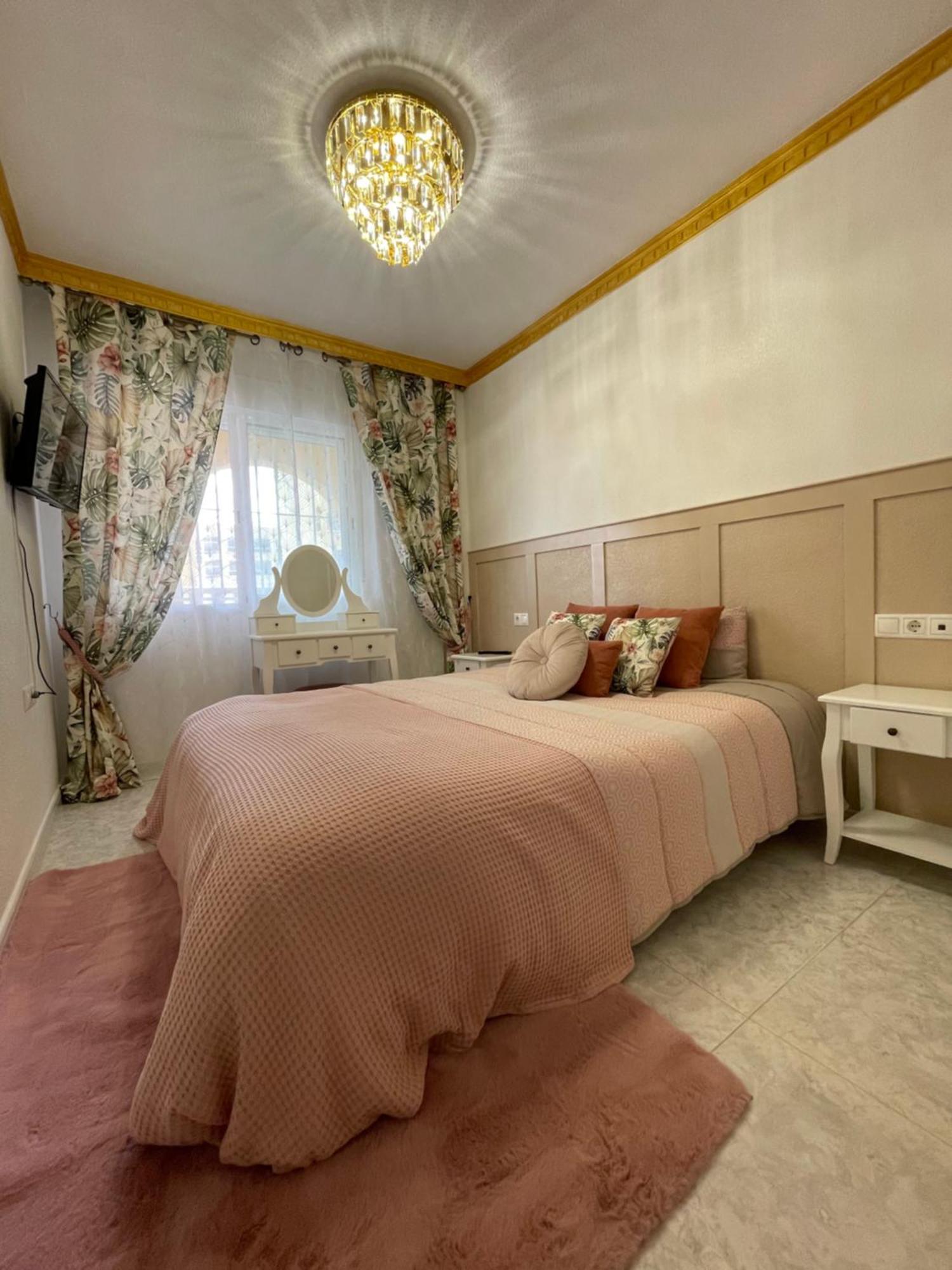 Casa Amarela Guesthouse, Algorfa