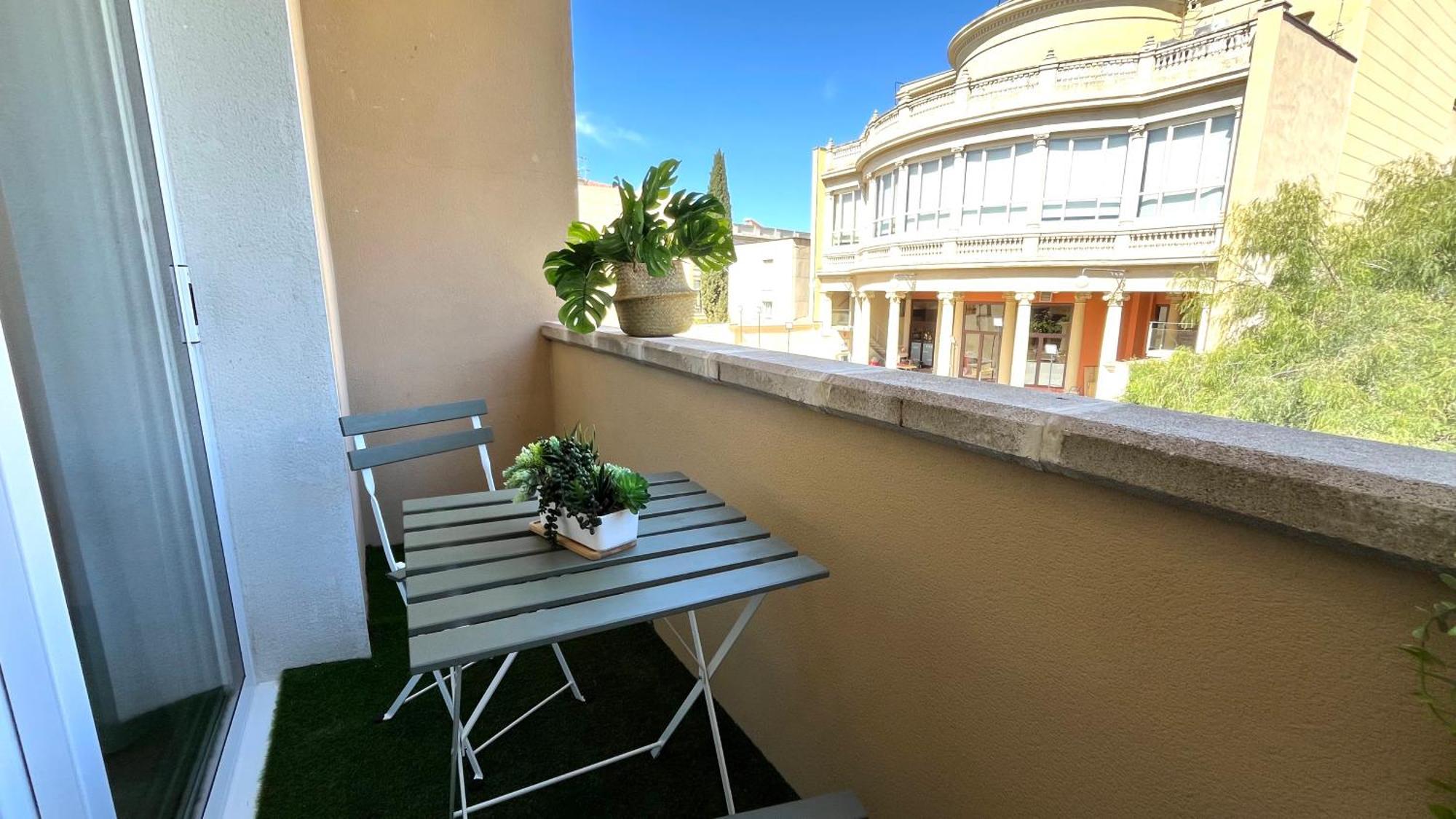 Centro Con Terraza Blco By Prestigi Terrassa