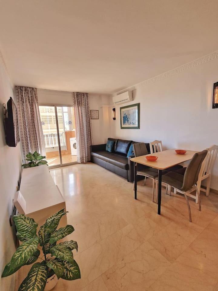 Apartamento Amplio Apartamento Con Terraza En Primera Linea De Playa *