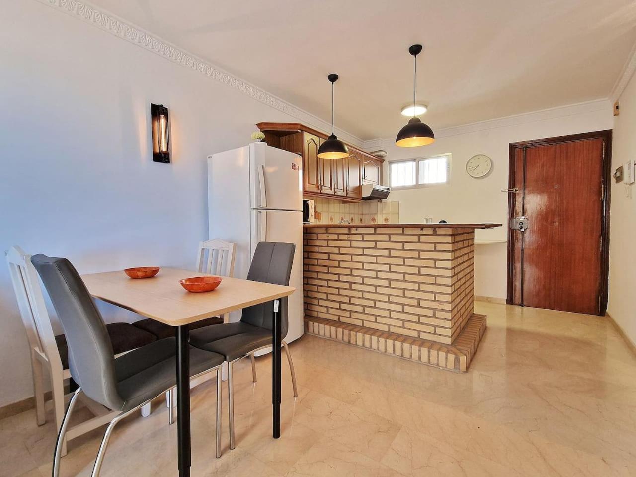 Apartamento Amplio Apartamento Con Terraza En Primera Linea De Playa