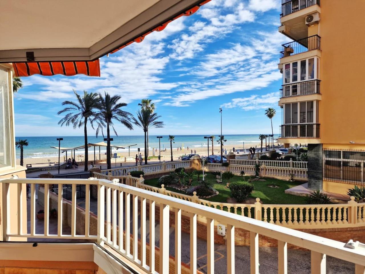 Apartamento Amplio Apartamento Con Terraza En Primera Linea De Playa Fuengirola