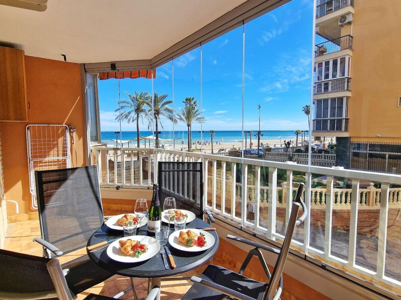 Apartment Amplio Apartamento Con Terraza En Primera Linea De Playa Fuengirola