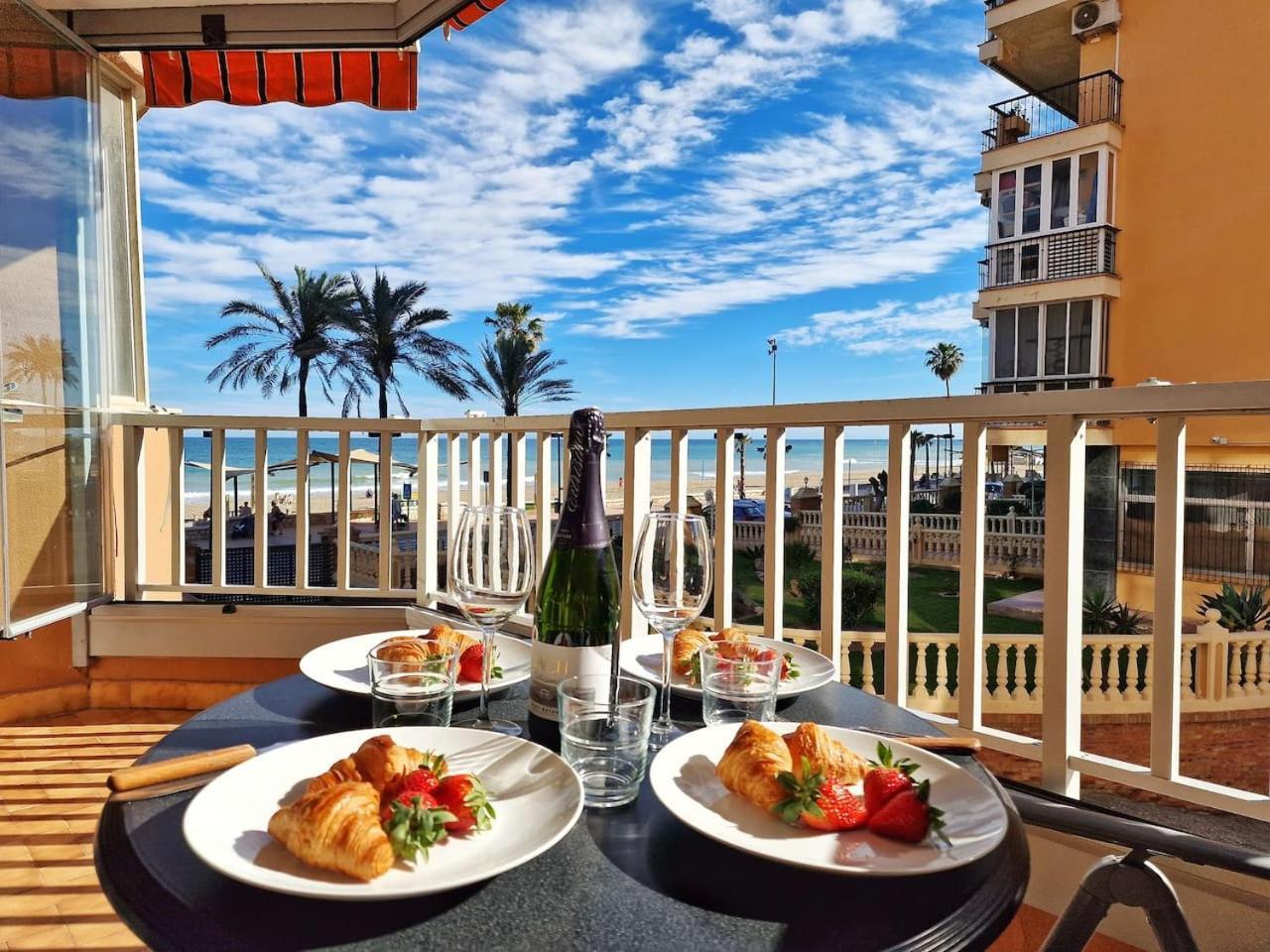 Apartment Amplio Apartamento Con Terraza En Primera Linea De Playa Fuengirola