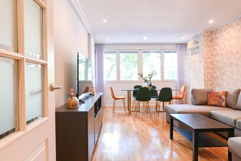 Apartment For Temporal Espacioso De Tres En Ore51 Madrid