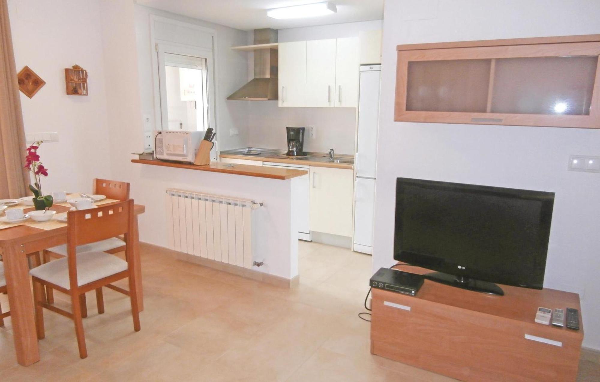 Pet Friendly In Roldn With Kitchen *