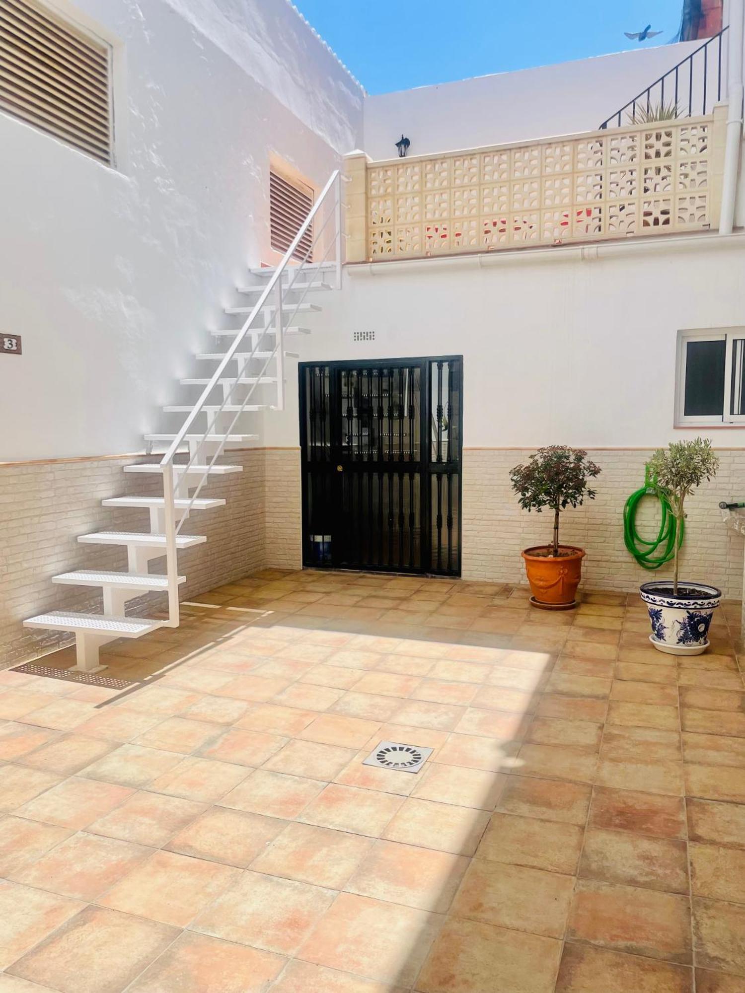 Patio De Barberos 3 *