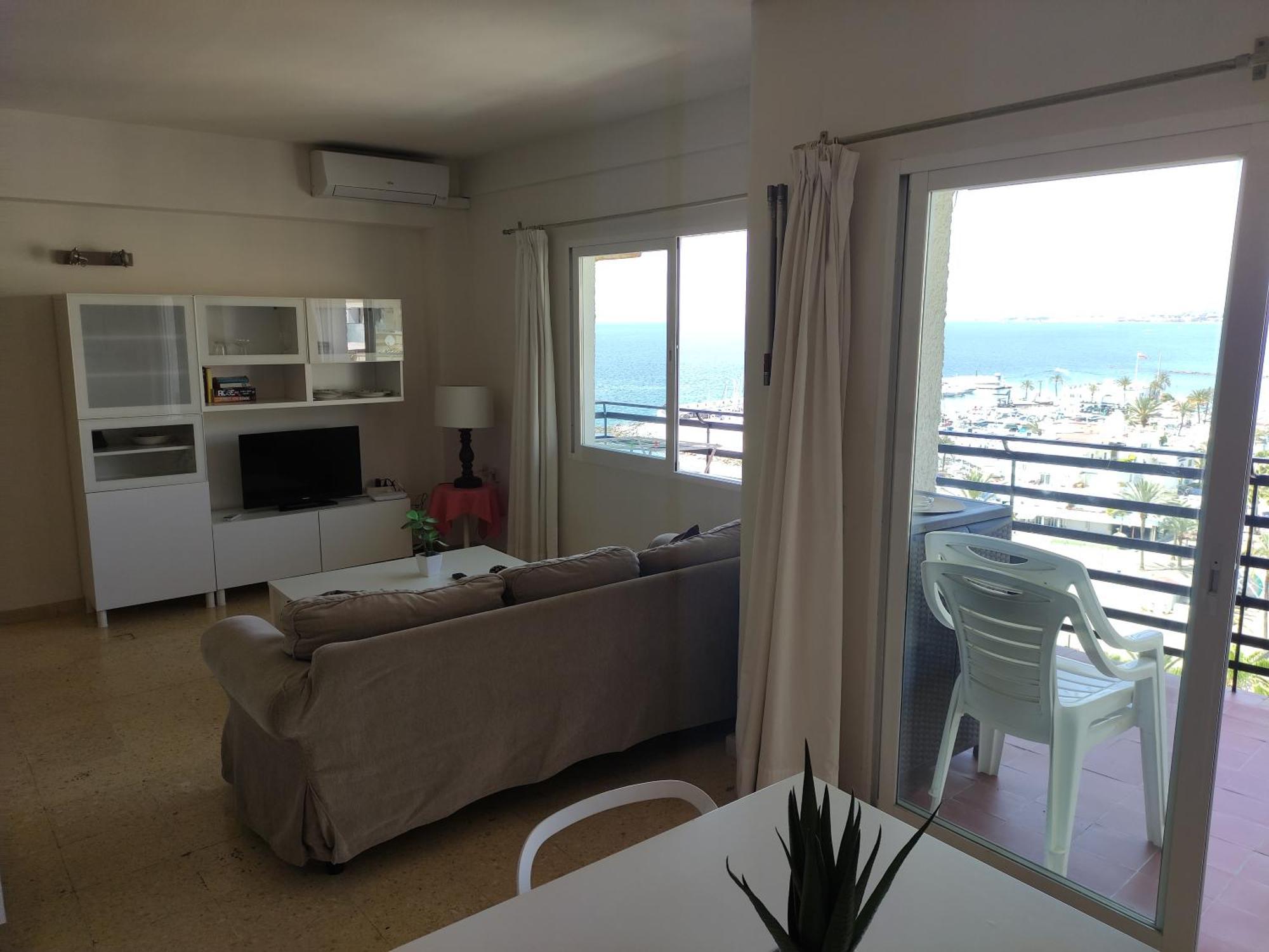 In First Line Apto 9-5 Apartment *